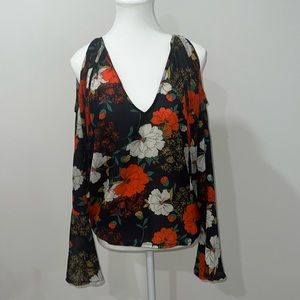 Cold shoulder v-neck floral blouse navy background. Size S